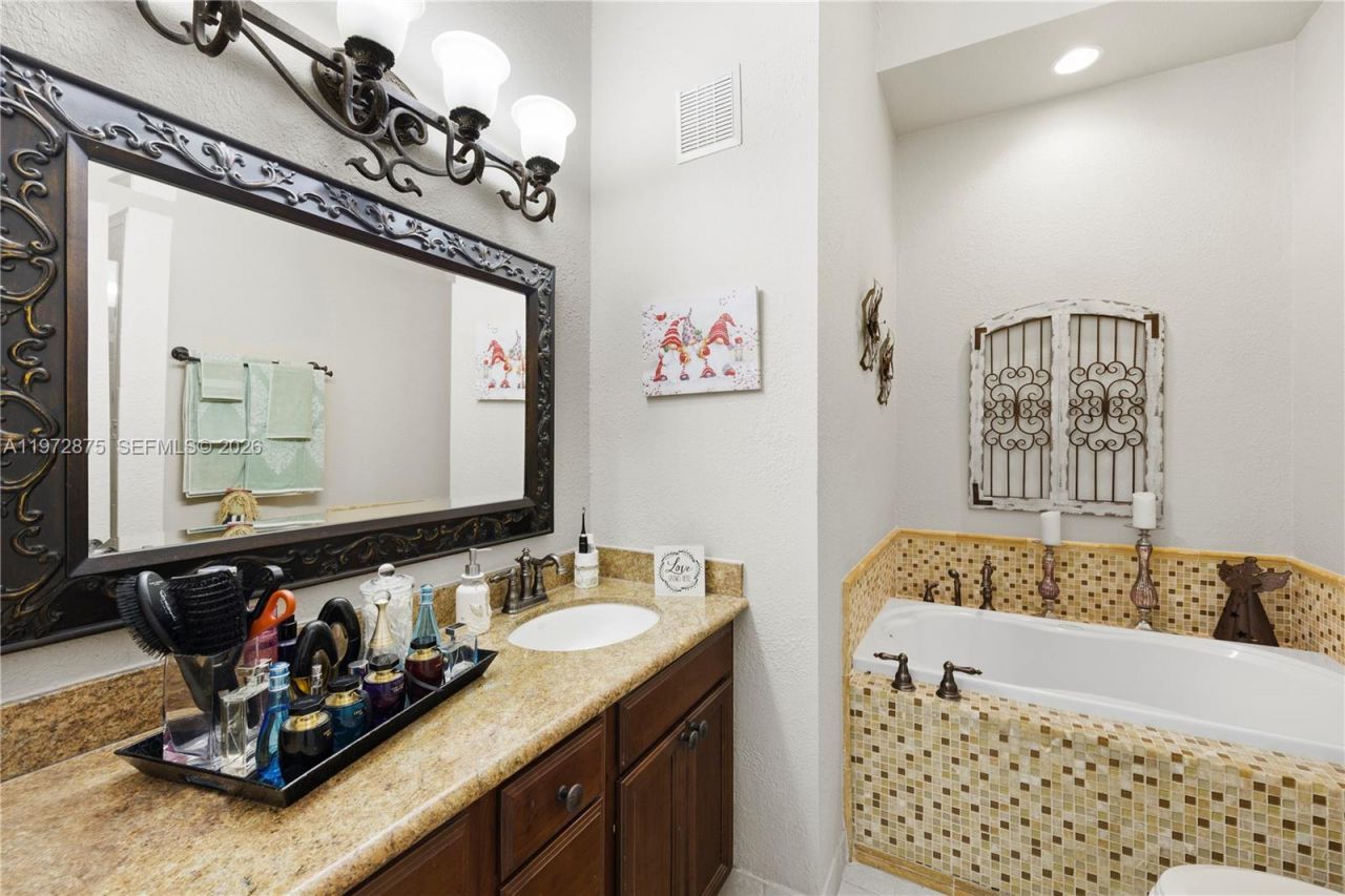 2731 S Parkview Dr , Hallandale Beach, FL 33009 Photo