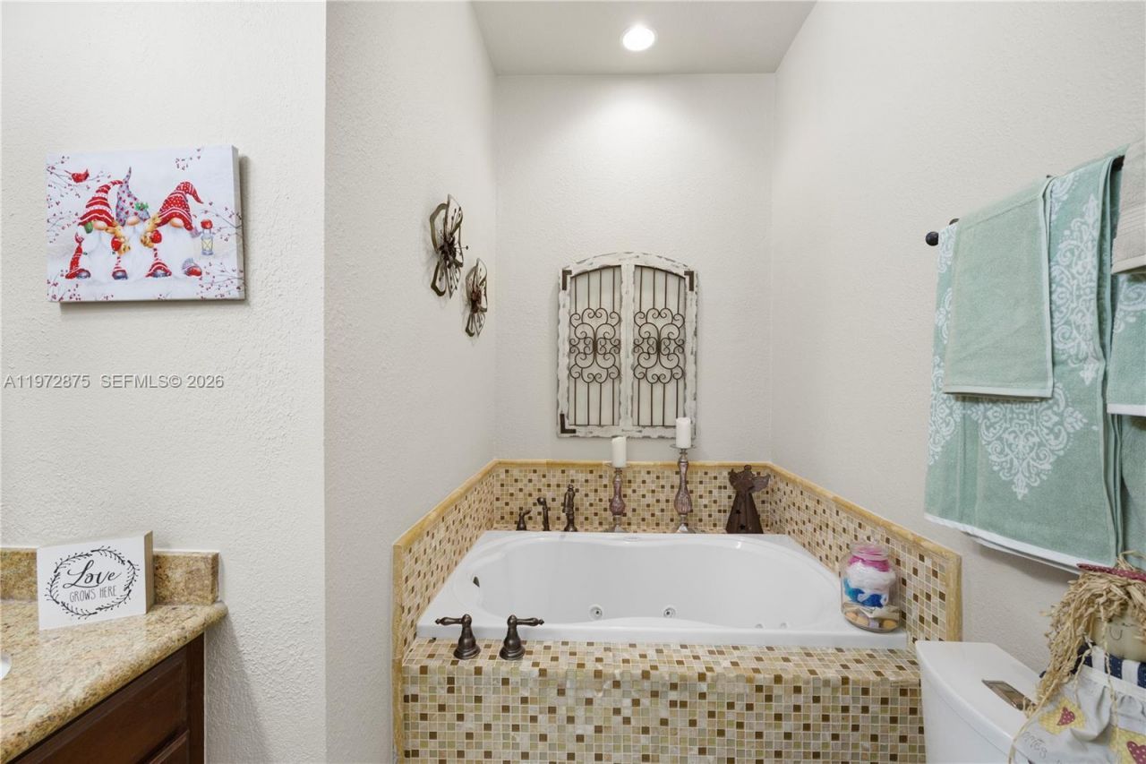 2731 S Parkview Dr , Hallandale Beach, FL 33009 Photo