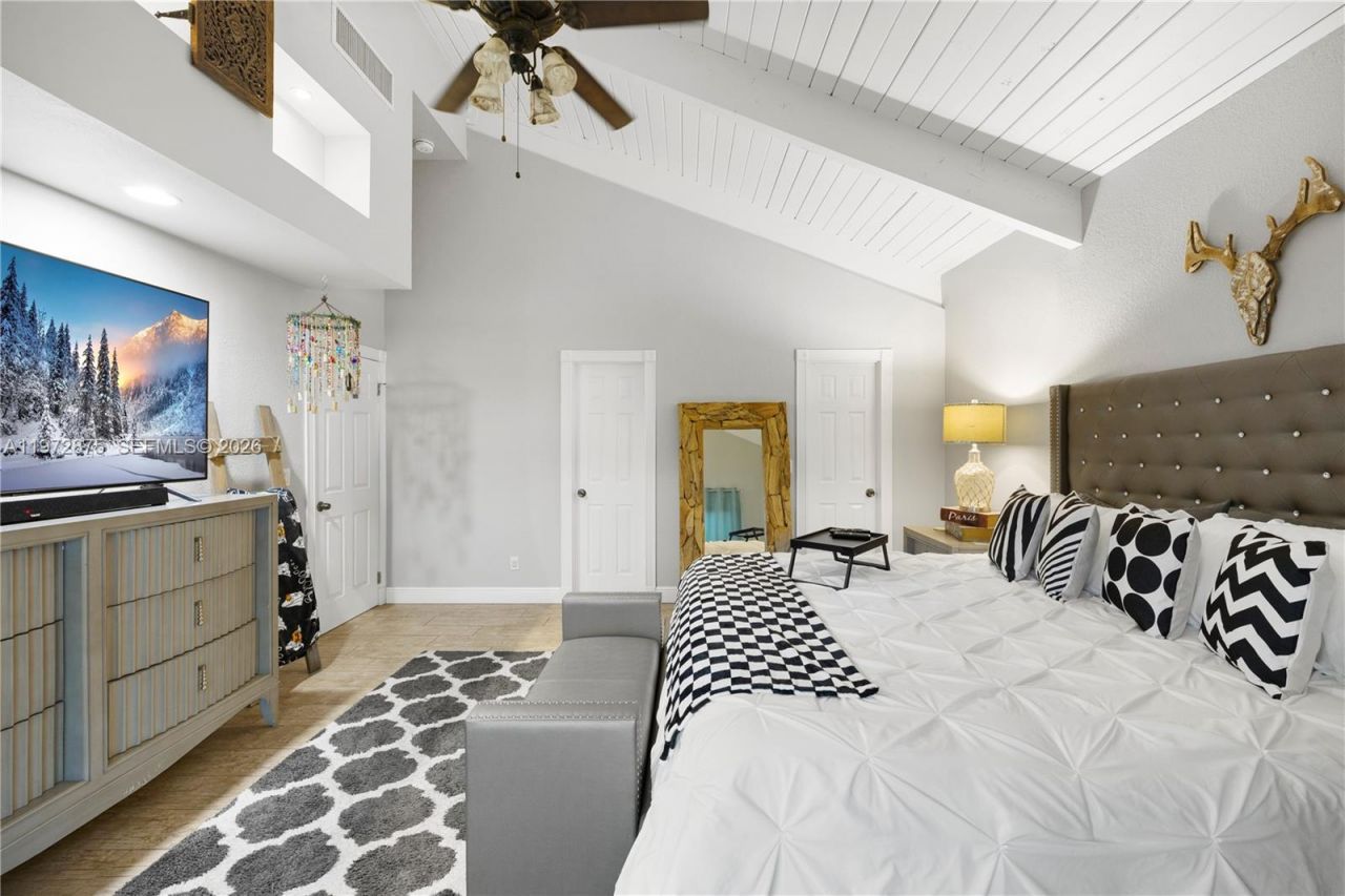 2731 S Parkview Dr , Hallandale Beach, FL 33009 Photo