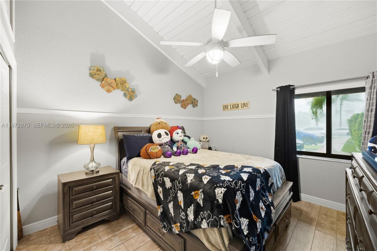 2731 S Parkview Dr , Hallandale Beach, FL 33009 Photo