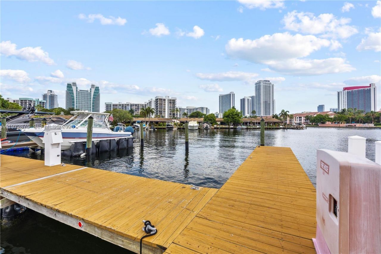 2731 S Parkview Dr , Hallandale Beach, FL 33009 Photo