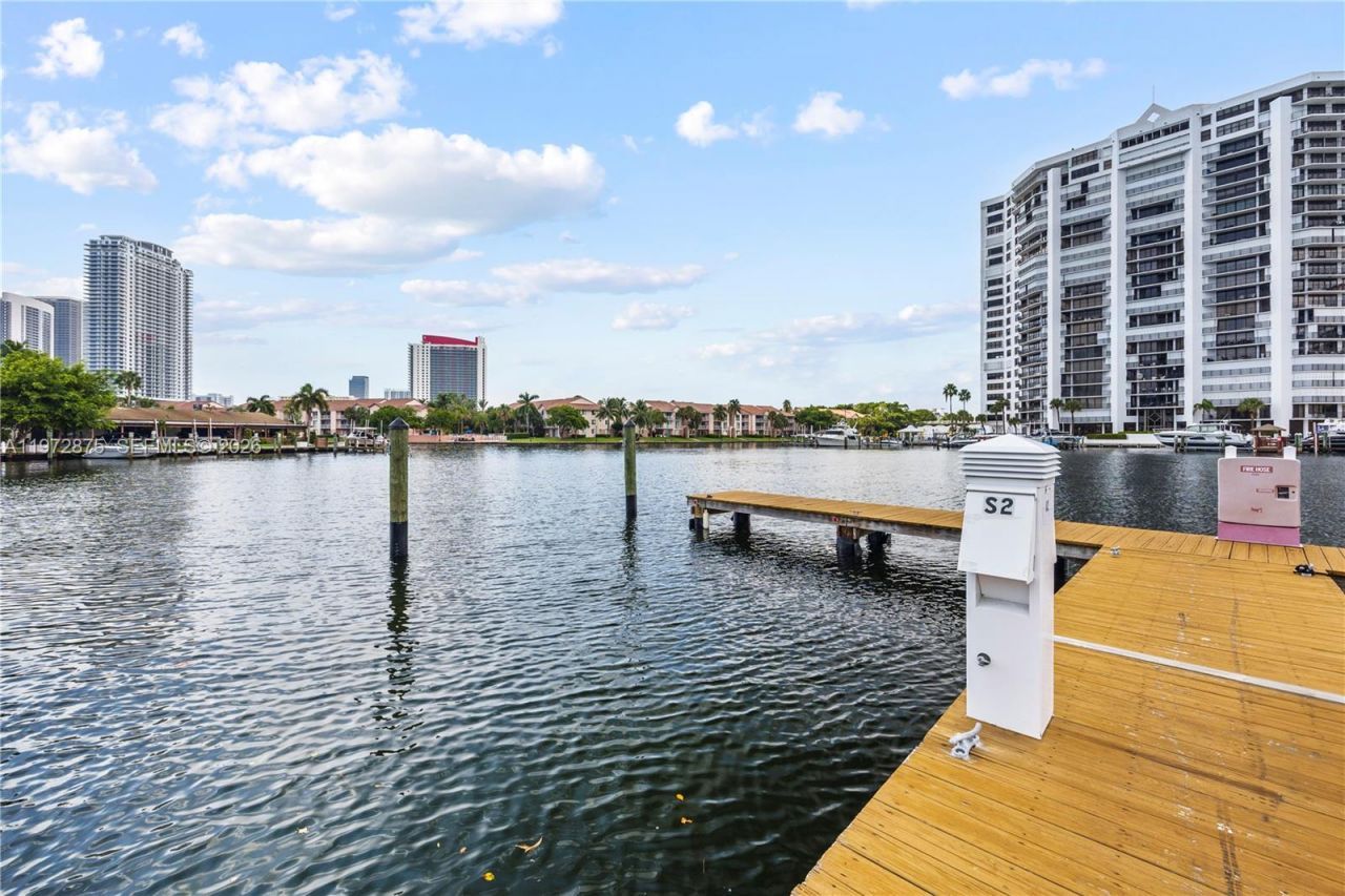 2731 S Parkview Dr , Hallandale Beach, FL 33009 Photo