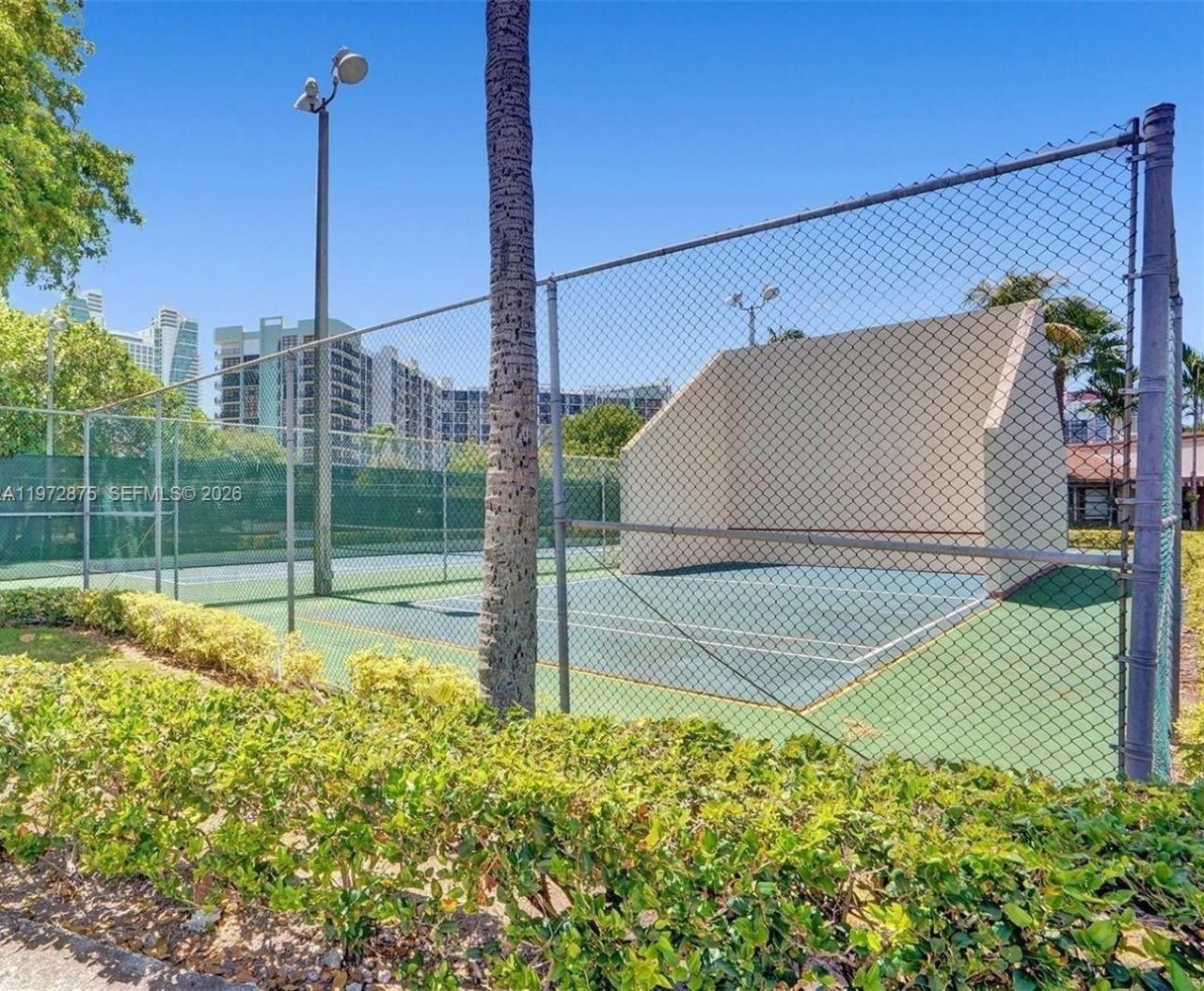 2731 S Parkview Dr , Hallandale Beach, FL 33009 Photo