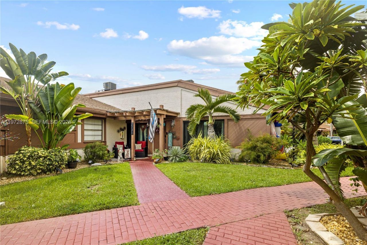 2731 S Parkview Dr , Hallandale Beach, FL 33009 Photo