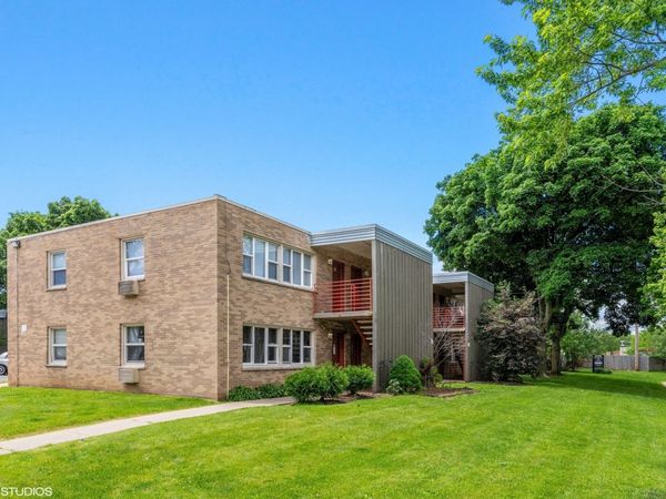 243 UTEG Street , Unit 2, Crystal Lake, IL 60014