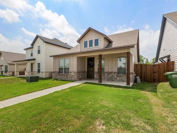 641 The Cottages Drive, Godley, TX 76044