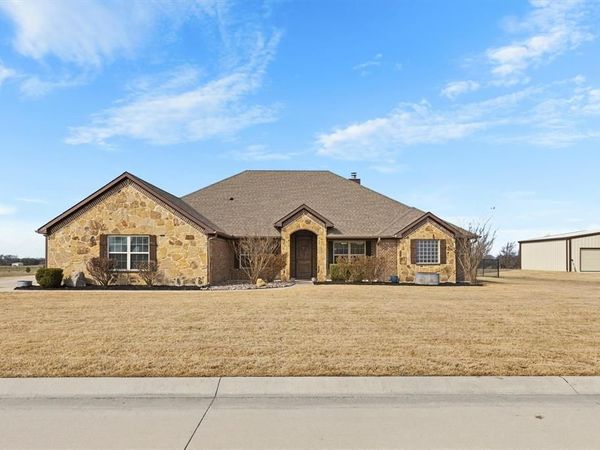 505 Water Fall Lane, Nevada, TX 75173