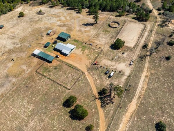 935 Highway 21 E, Paige, TX 78602