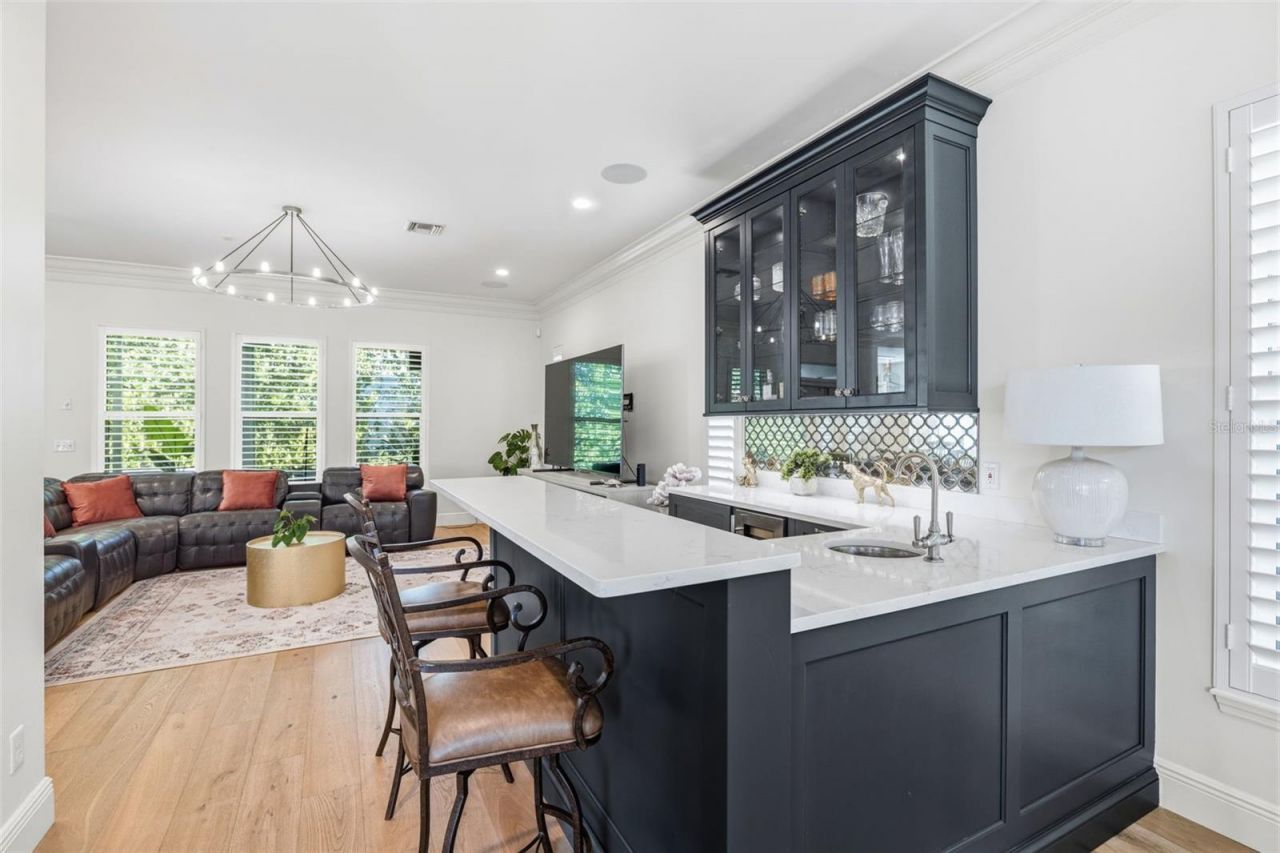 2909 W Bay Vista Avenue, Tampa, FL 33611 Photo