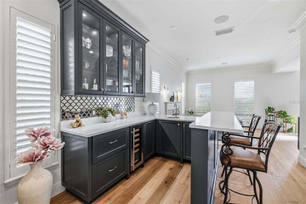 2909 W Bay Vista Avenue, Tampa, FL 33611 Photo