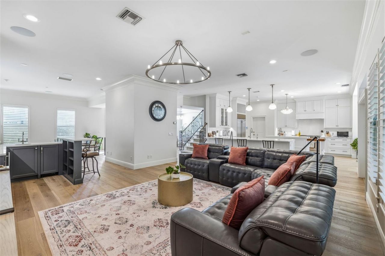 2909 W Bay Vista Avenue, Tampa, FL 33611 Photo