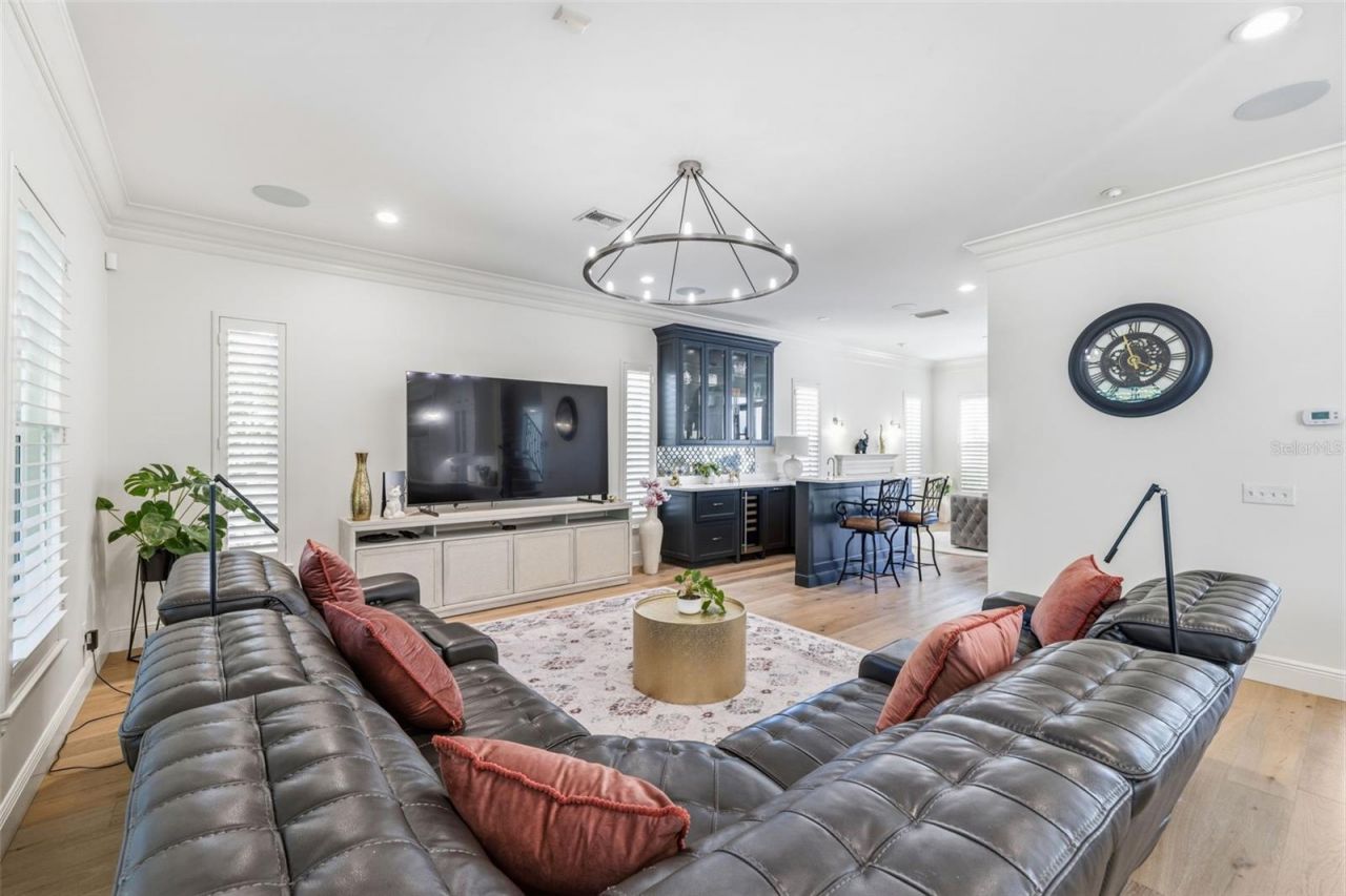 2909 W Bay Vista Avenue, Tampa, FL 33611 Photo