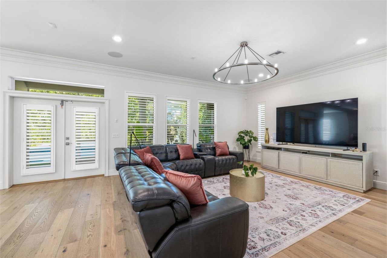 2909 W Bay Vista Avenue, Tampa, FL 33611 Photo