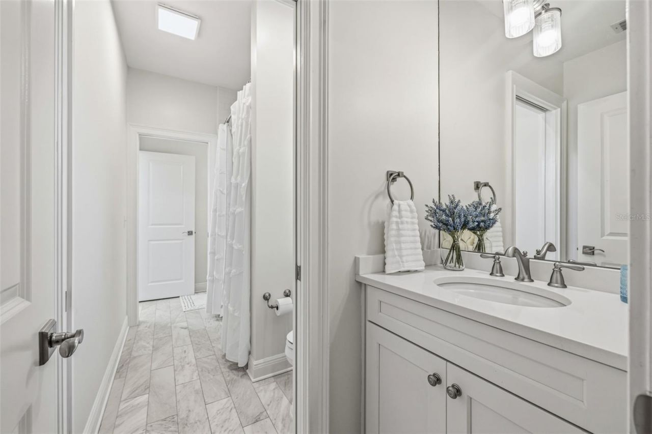 2909 W Bay Vista Avenue, Tampa, FL 33611 Photo