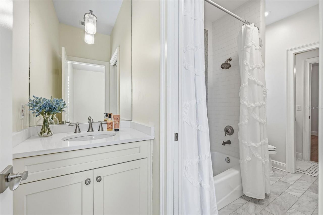 2909 W Bay Vista Avenue, Tampa, FL 33611 Photo