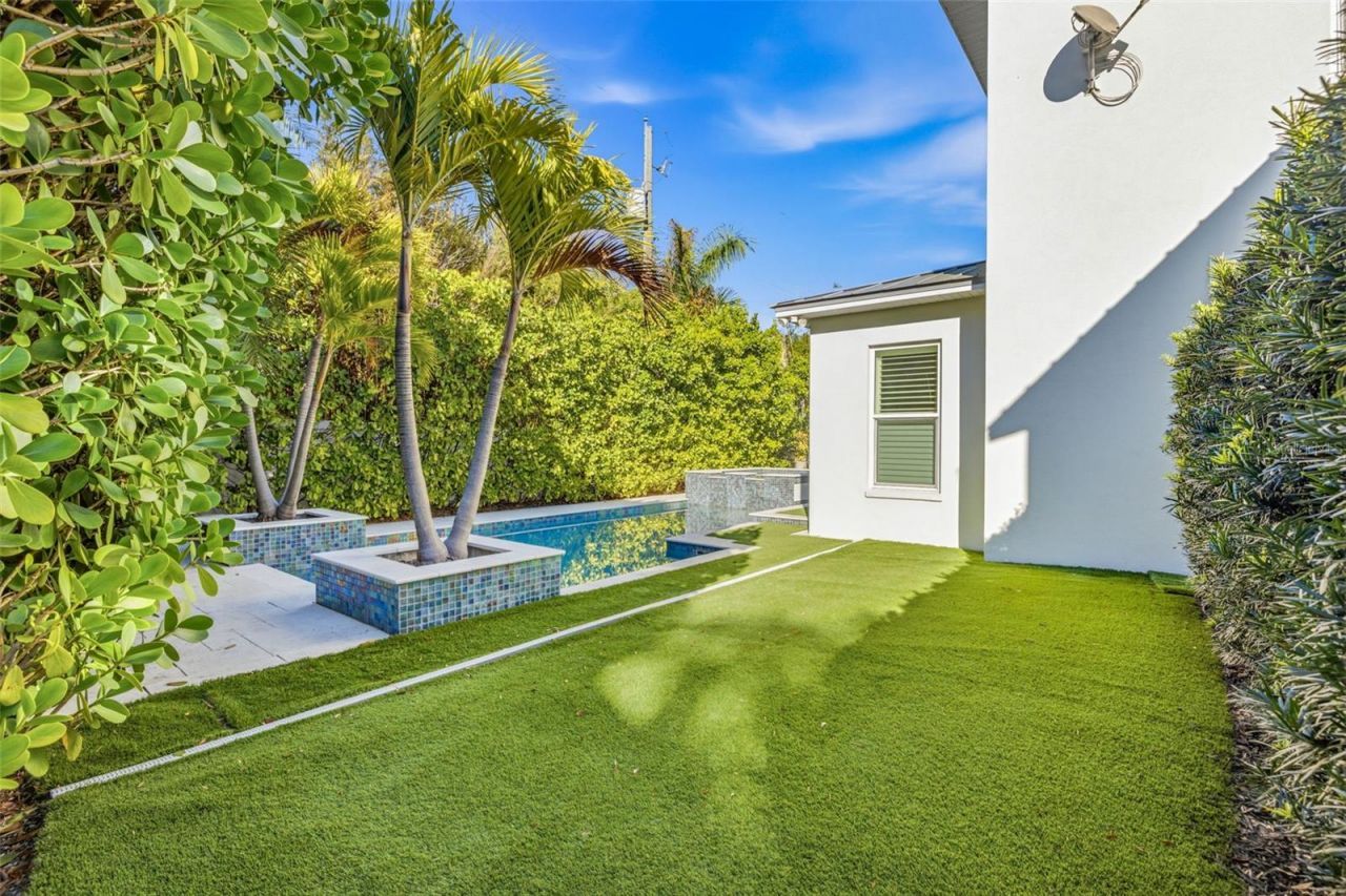 2909 W Bay Vista Avenue, Tampa, FL 33611 Photo