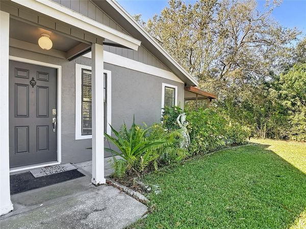 10121 LAKE OAK CIRCLE, TAMPA, FL 33624