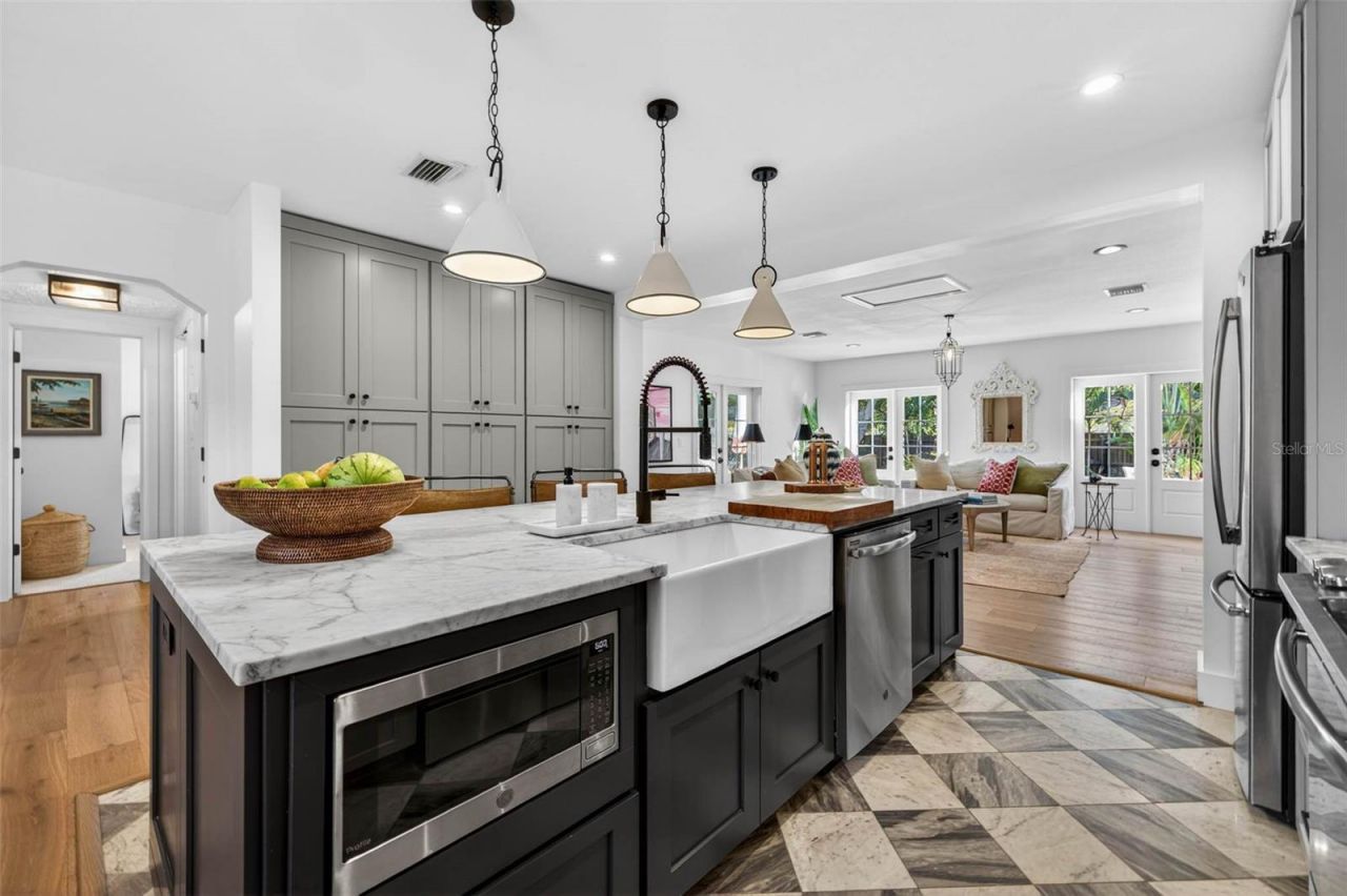 410 35th Avenue Ne, Saint Petersburg, FL 33704 Photo