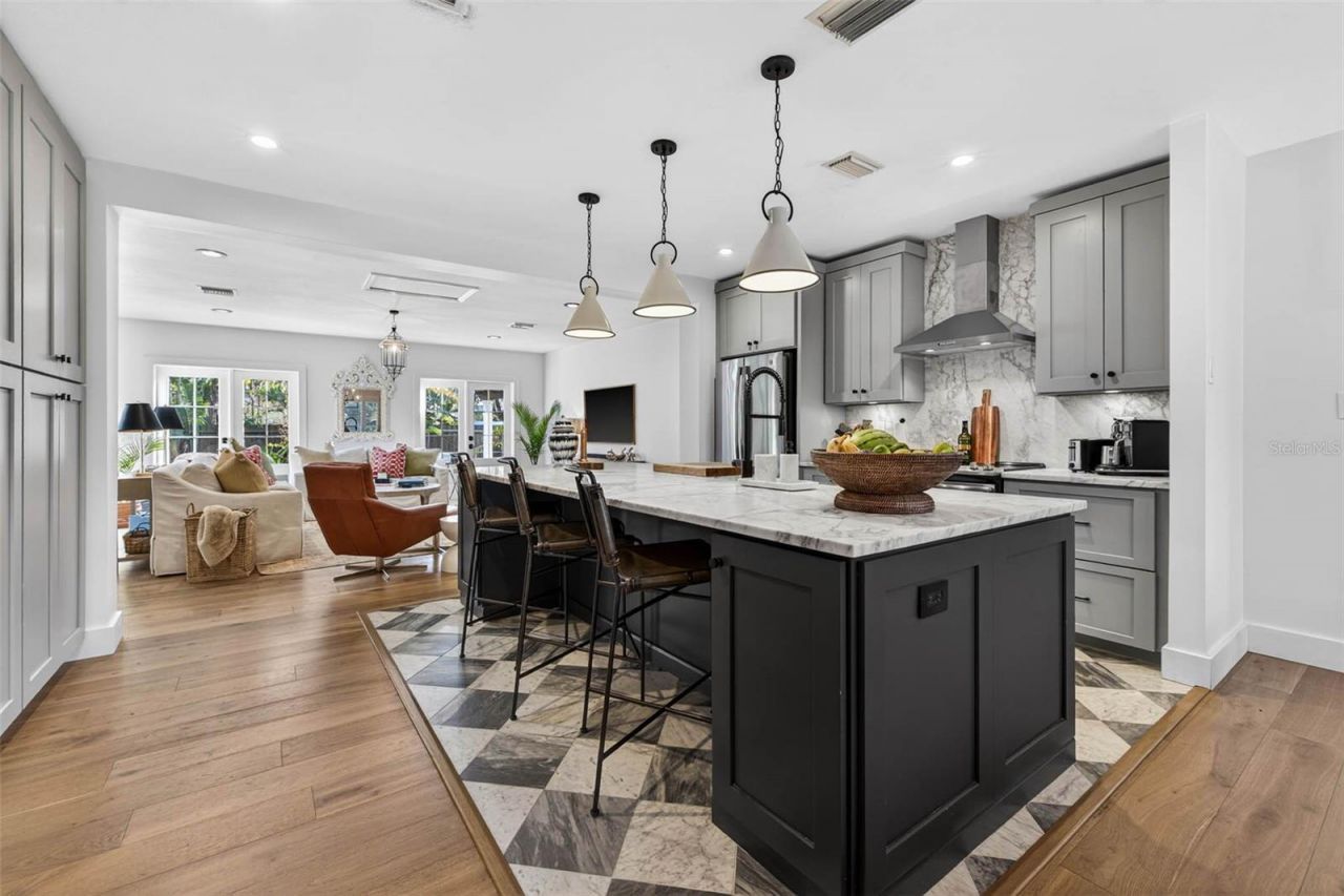 410 35th Avenue Ne, Saint Petersburg, FL 33704 Photo