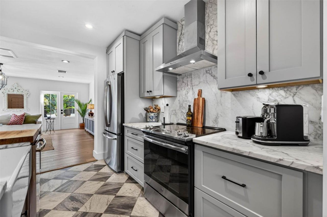 410 35th Avenue Ne, Saint Petersburg, FL 33704 Photo