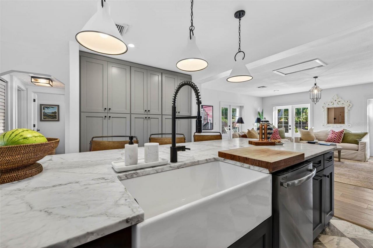 410 35th Avenue Ne, Saint Petersburg, FL 33704 Photo