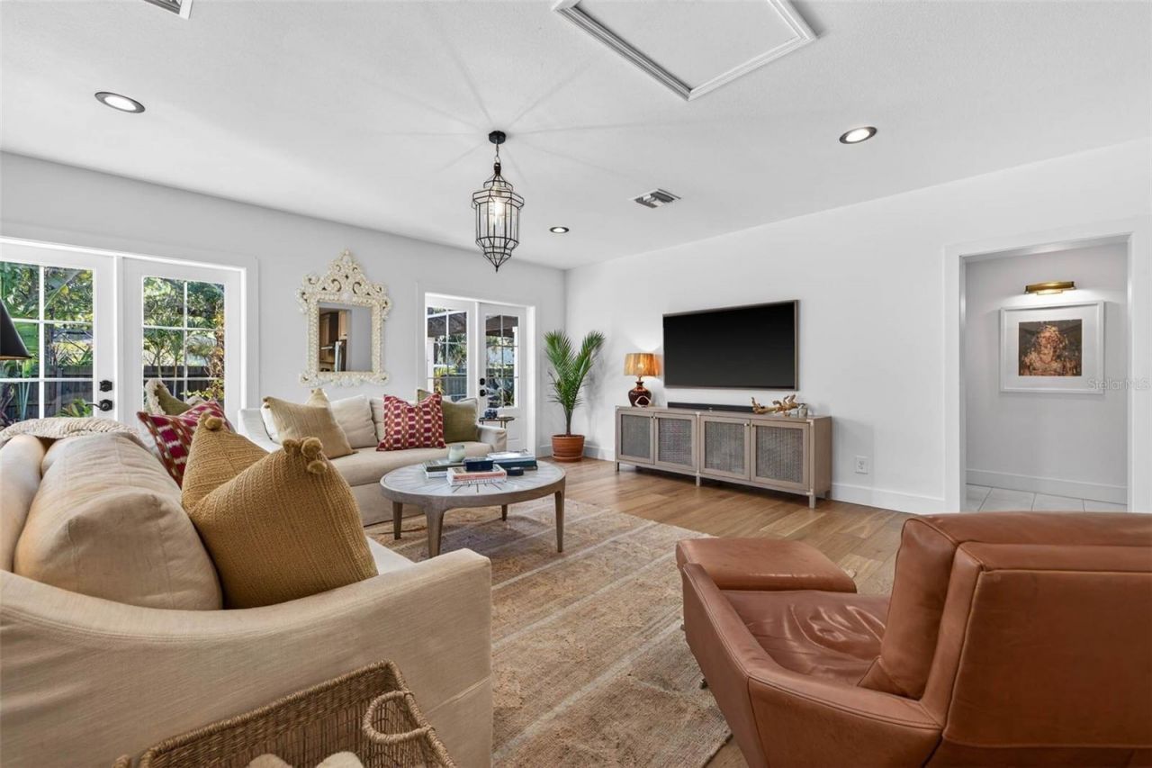 410 35th Avenue Ne, Saint Petersburg, FL 33704 Photo