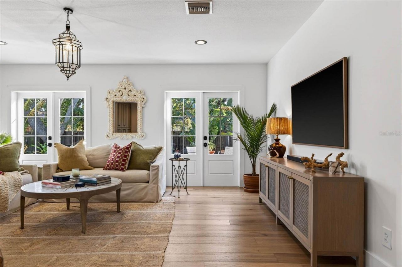 410 35th Avenue Ne, Saint Petersburg, FL 33704 Photo