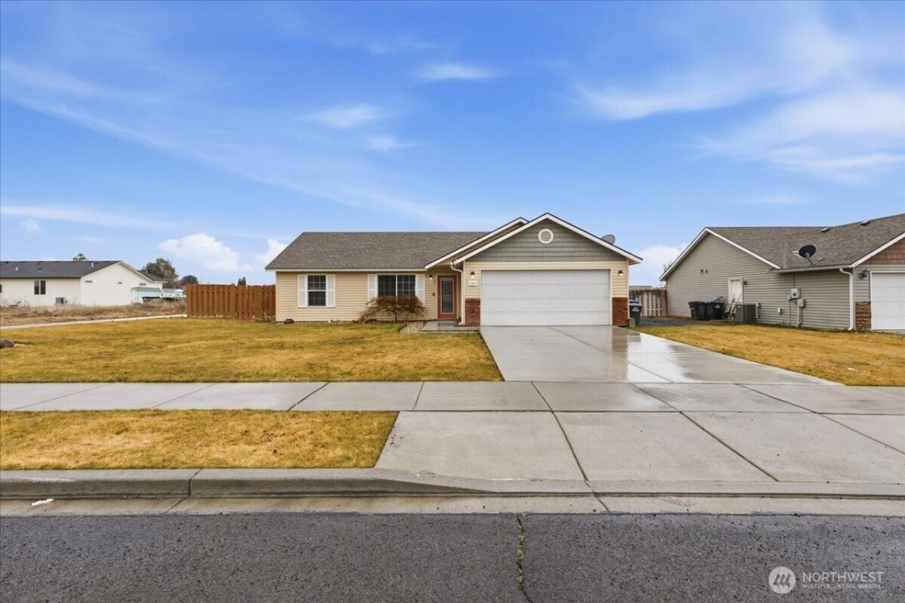 1101 W Luta Street, Moses Lake, WA 98837 Main Photo