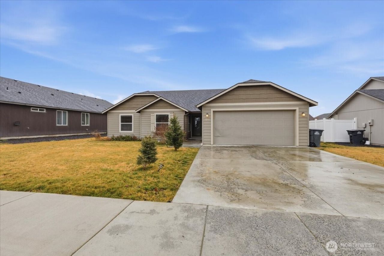 1341 E Landon Street, Moses Lake, WA 98837 Main Photo