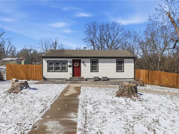 10302 Oakland Avenue, Kansas City, MO 64134