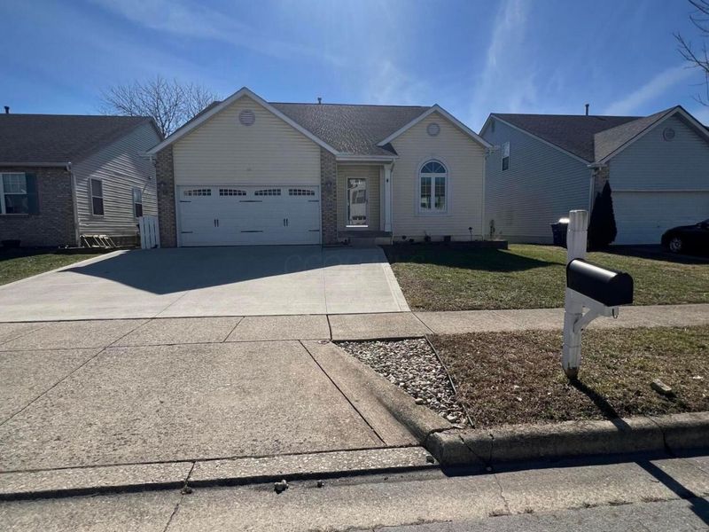 449 Dover Pond Drive, Blacklick, OH 43004 Photo 3