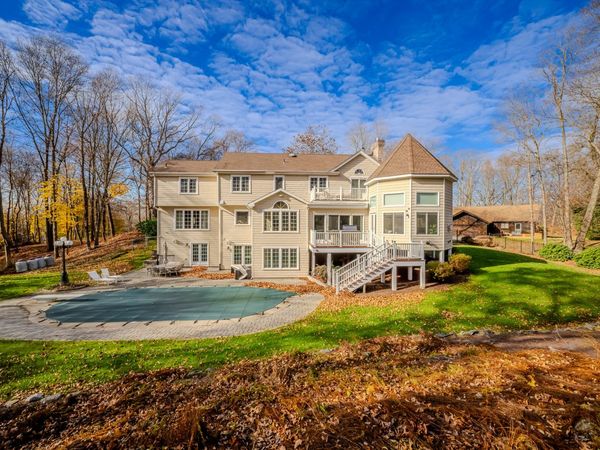 723 Laurie, Orange, CT 06477