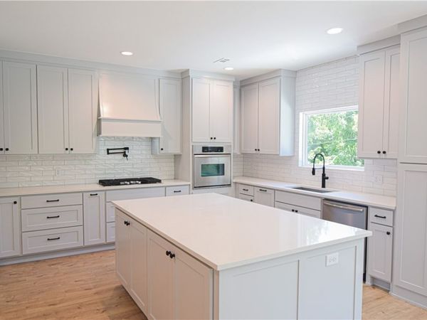 13734 Canal Street, Rogers, AR 72758