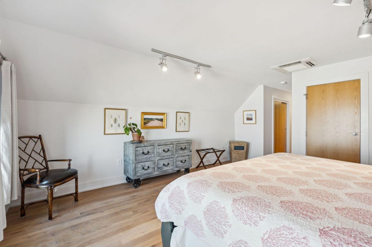 241 East Bay Street Photo 105