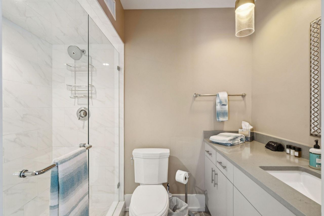 241 East Bay Street Photo 24