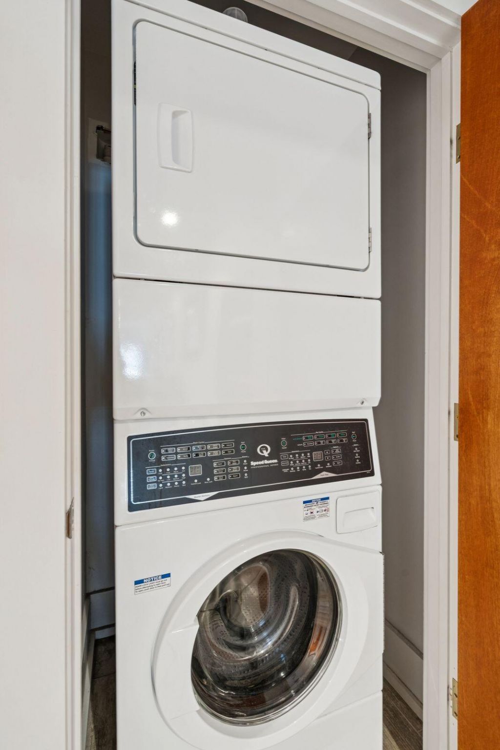 241 East Bay Street Photo 26