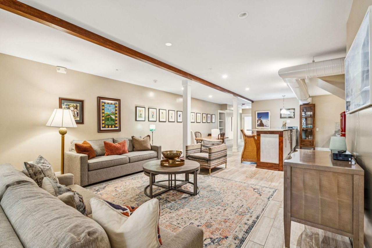 241 East Bay Street Photo 46