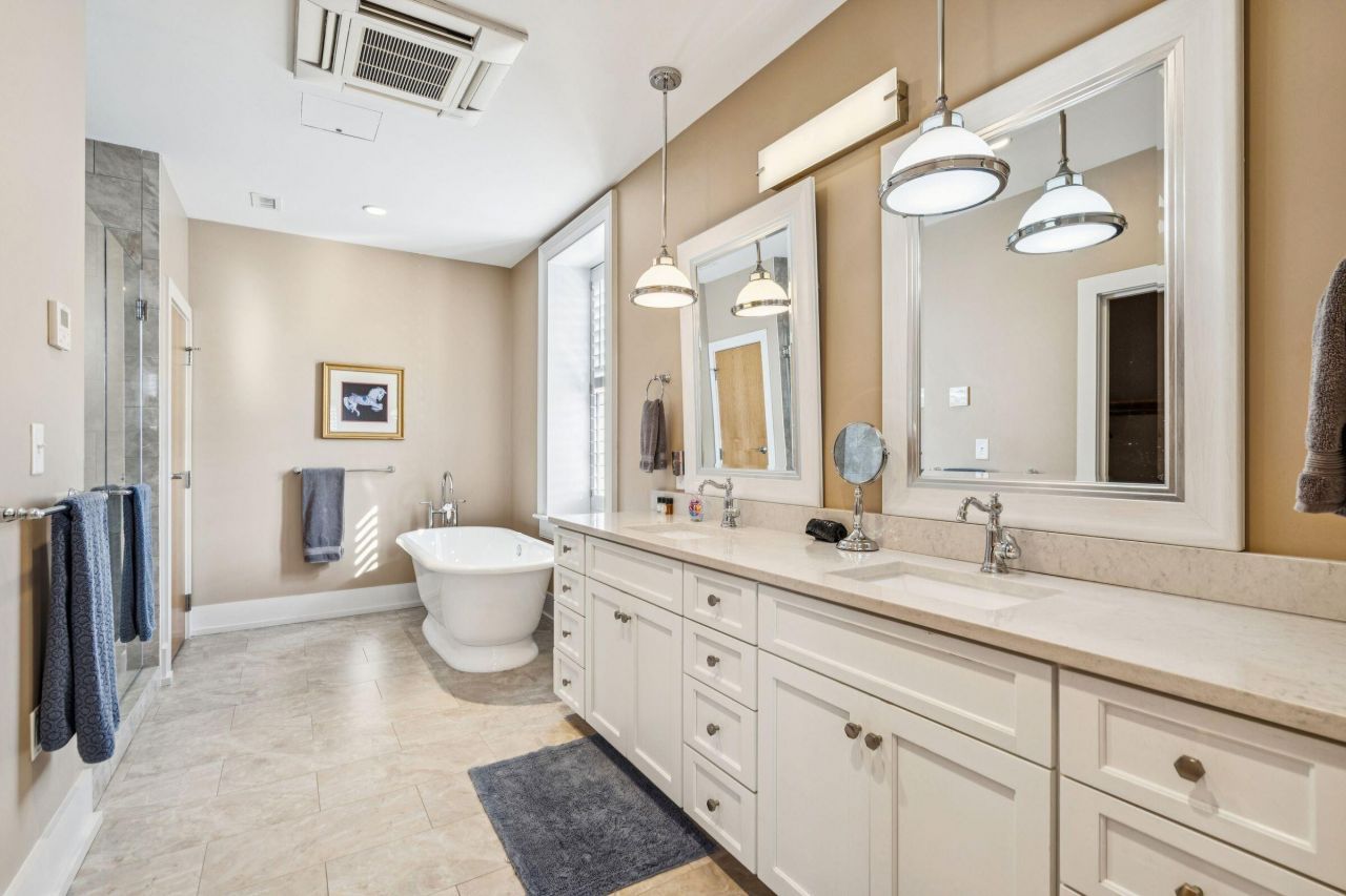 241 East Bay Street Photo 75