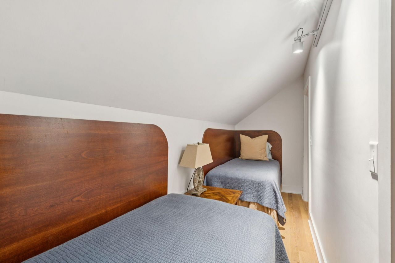 241 E Bay Street Photo 101