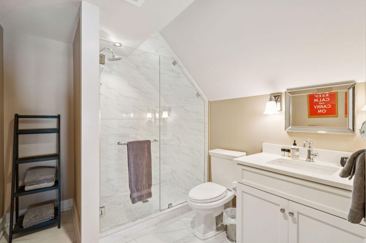 241 E Bay Street Photo 106