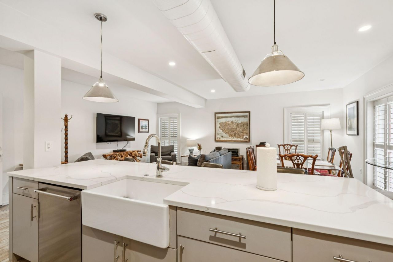 241 E Bay Street Photo 11