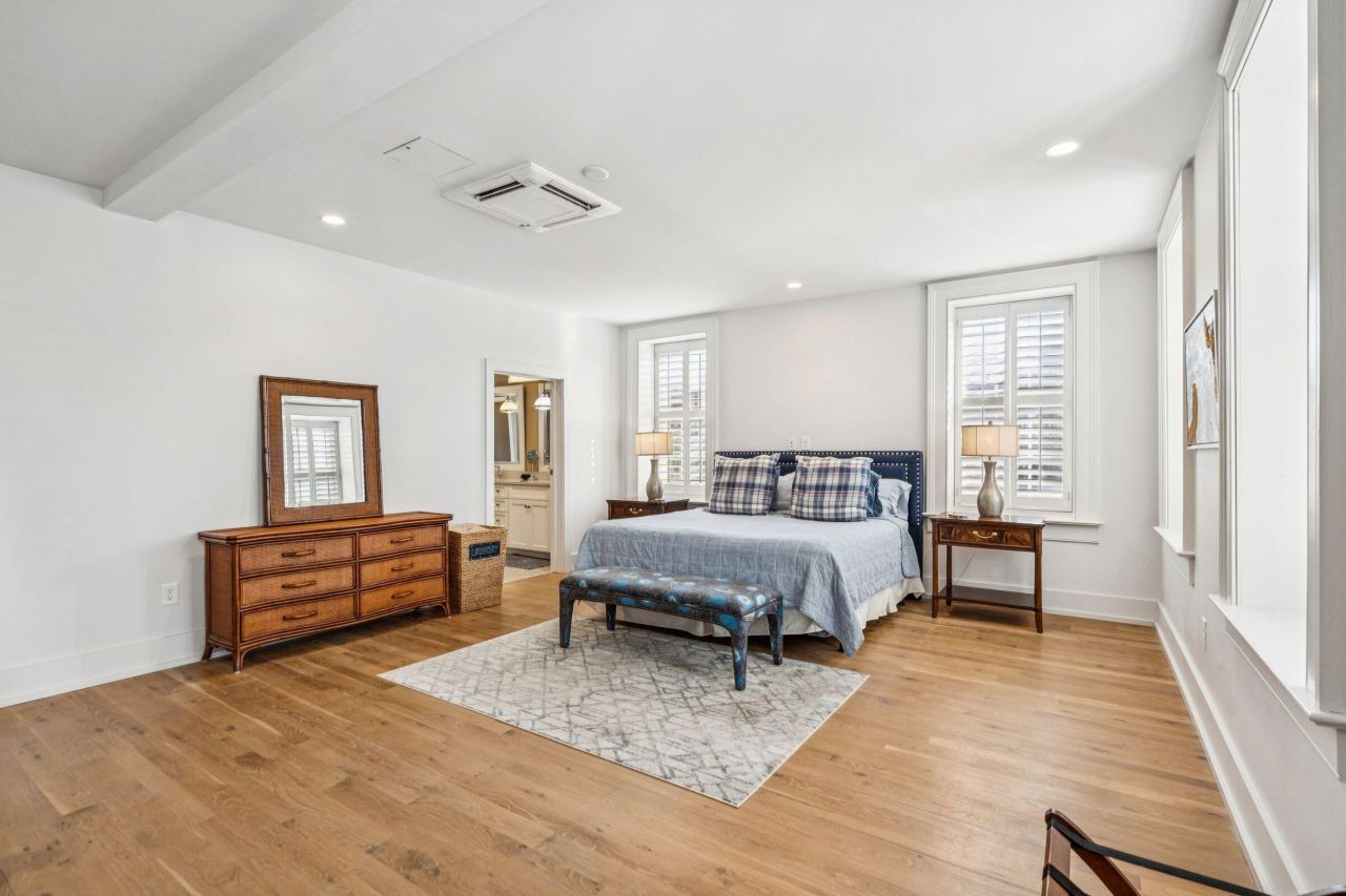 241 E Bay Street Photo 113