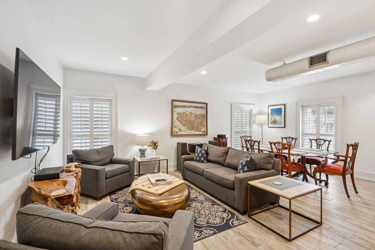 241 E Bay Street Photo 12