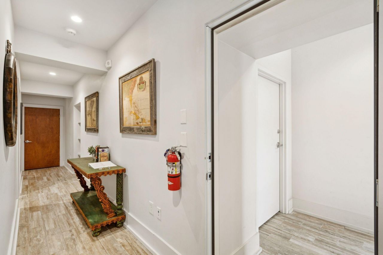 241 E Bay Street Photo 15