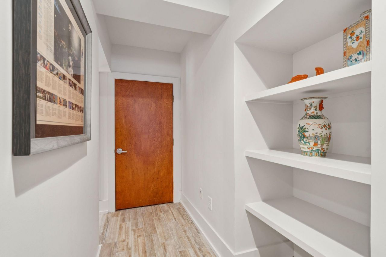 241 E Bay Street Photo 19