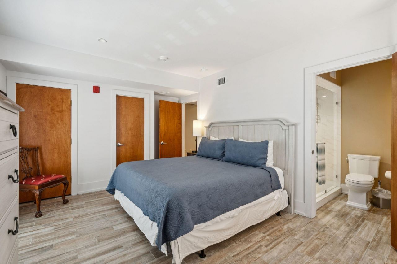 241 E Bay Street Photo 21