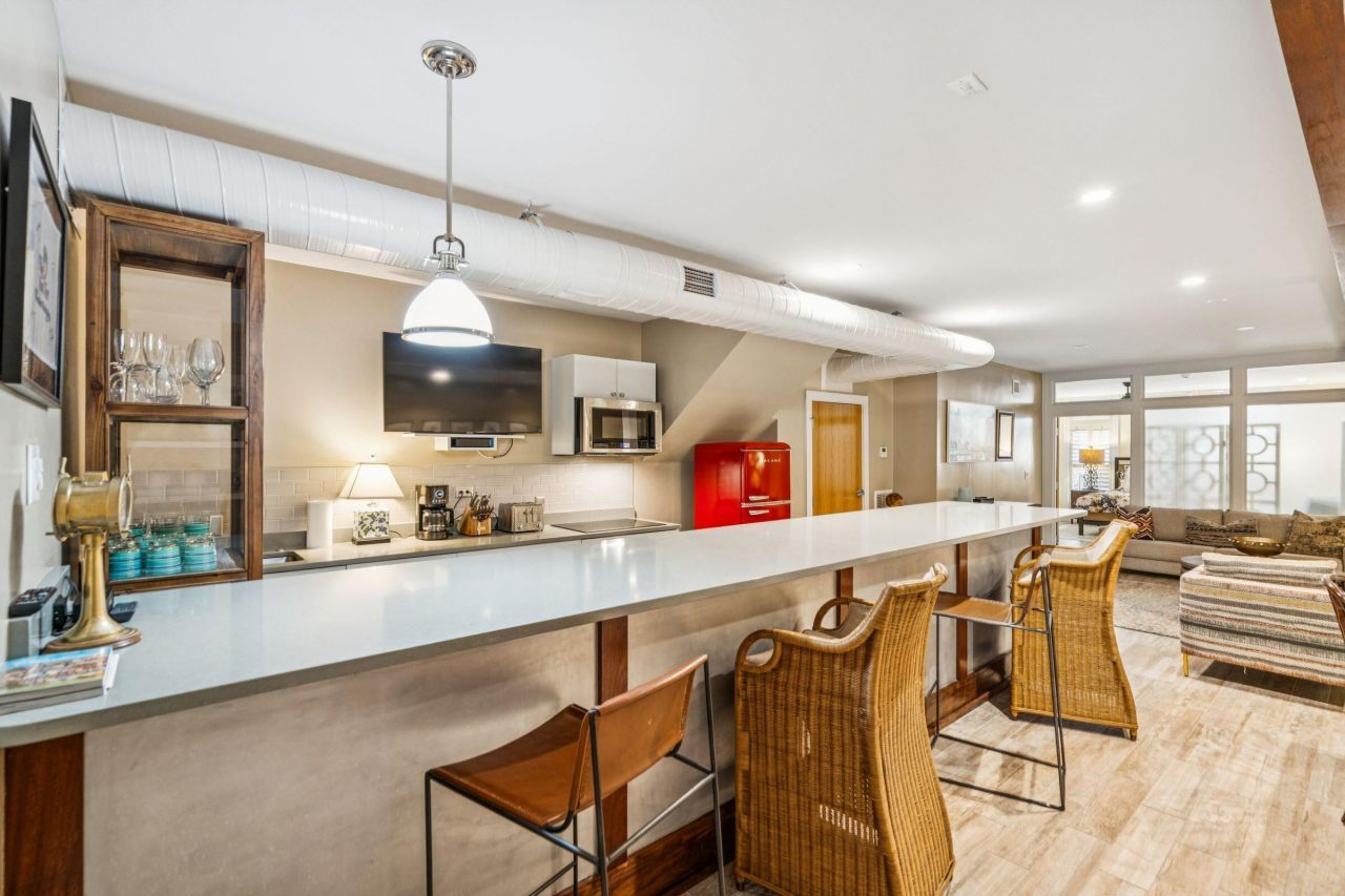 241 E Bay Street Photo 30