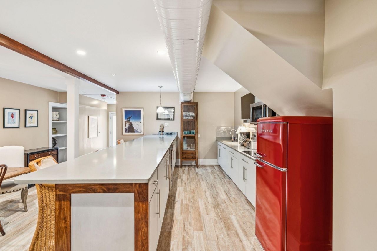 241 E Bay Street Photo 31