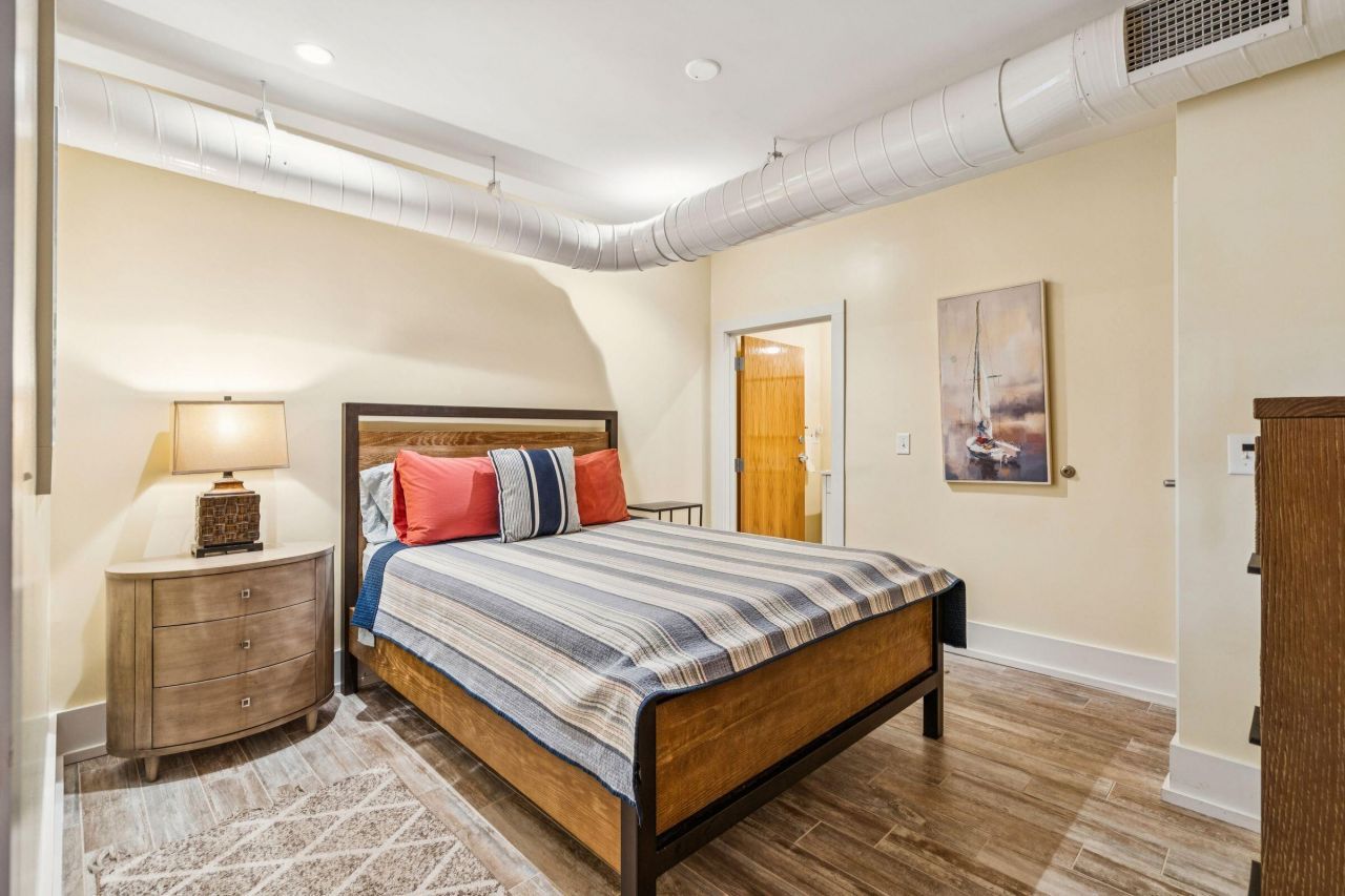 241 E Bay Street Photo 34