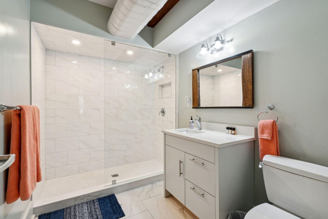 241 E Bay Street Photo 39